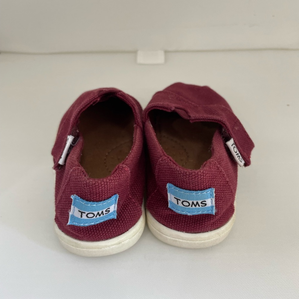 TOMS T4 Maroon Canvas Shoes
